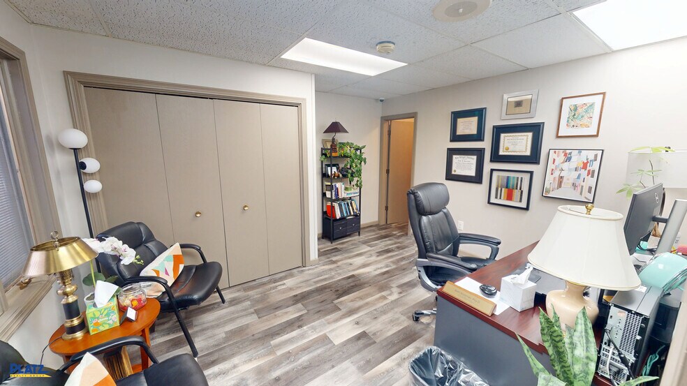 More Photos Of 2376 Southeast Blvd, Salem Medical For Sale