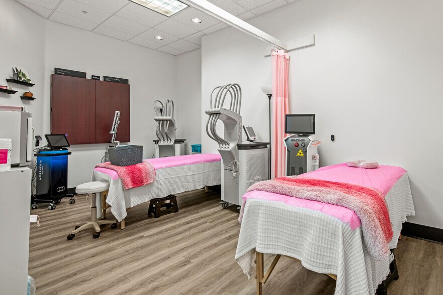 More Photos Of 408-454 W 800 N, Orem General Retail For Sale