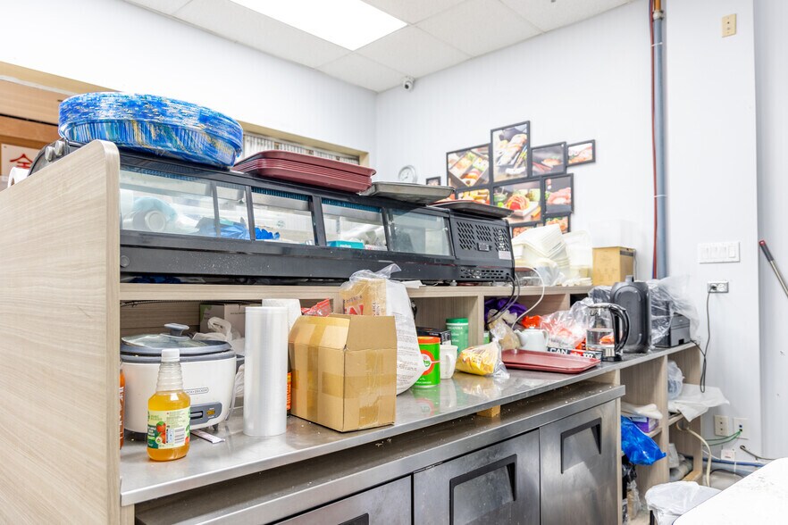 More Photos Of 670 Hwy-7 E, Richmond Hill General Retail For Sale