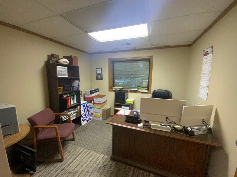 More Photos Of 110 SE 5th St, Lee's Summit Flex For Sale