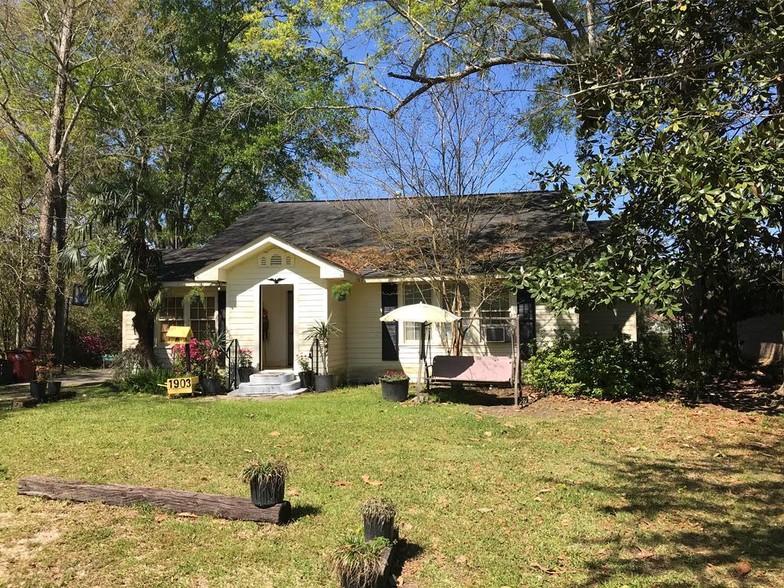 Primary Photo Of 1903 Circle Dr, Picayune Office For Sale