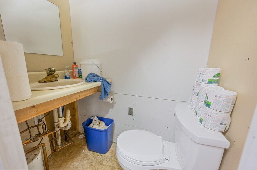 More Photos Of 8826 34 Rd, Cadillac Storefront For Sale