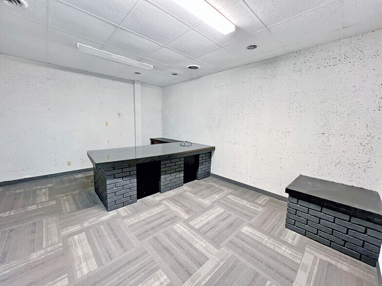 More Photos Of 65 S 65th St, Belleville Office For Sale