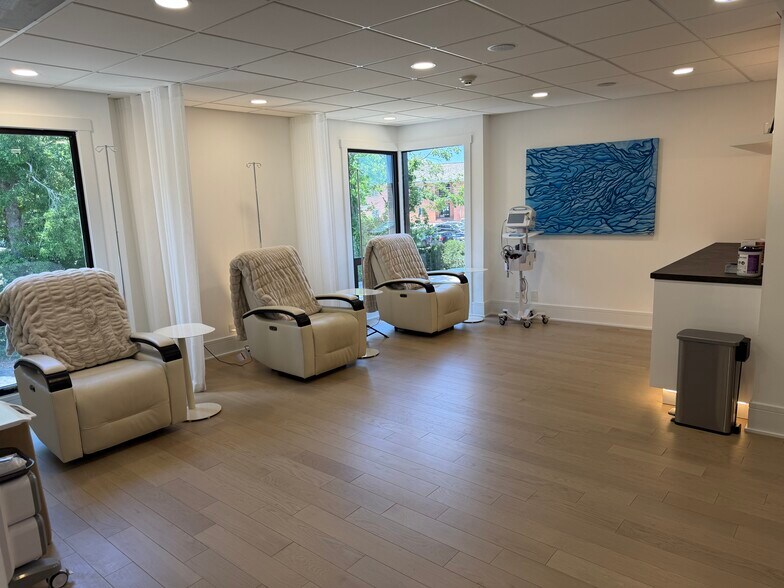 More Photos Of 710 N York Rd, Hinsdale Medical For Lease