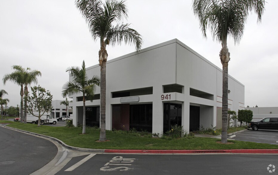 Primary Photo Of 941 Via Rodeo, Placentia Warehouse For Lease
