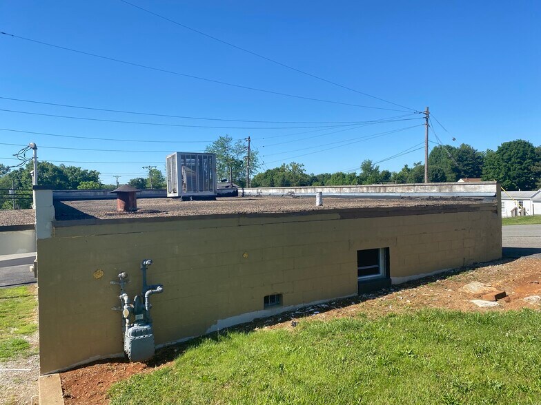 More Photos Of 106 Crutcher St, Vine Grove Freestanding For Sale