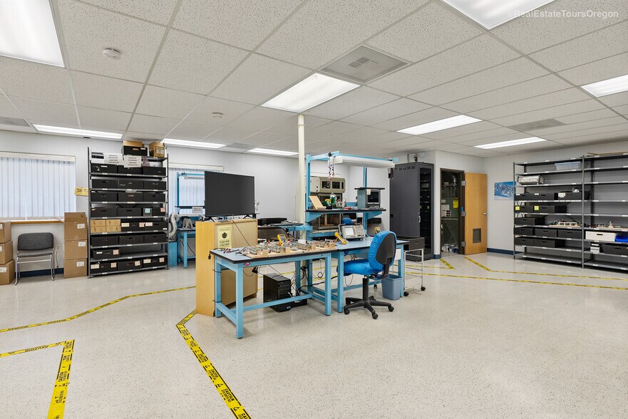 More Photos Of 2221 Yew St, Forest Grove Manufacturing For Sale