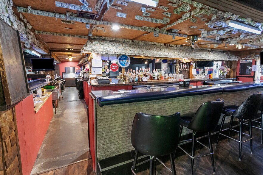 More Photos Of 220 N Old Route 66, Litchfield Restaurant For Sale