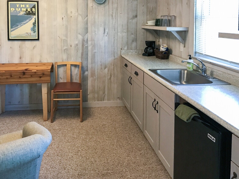 More Photos Of 11481 Main St, Honor Hotel For Sale