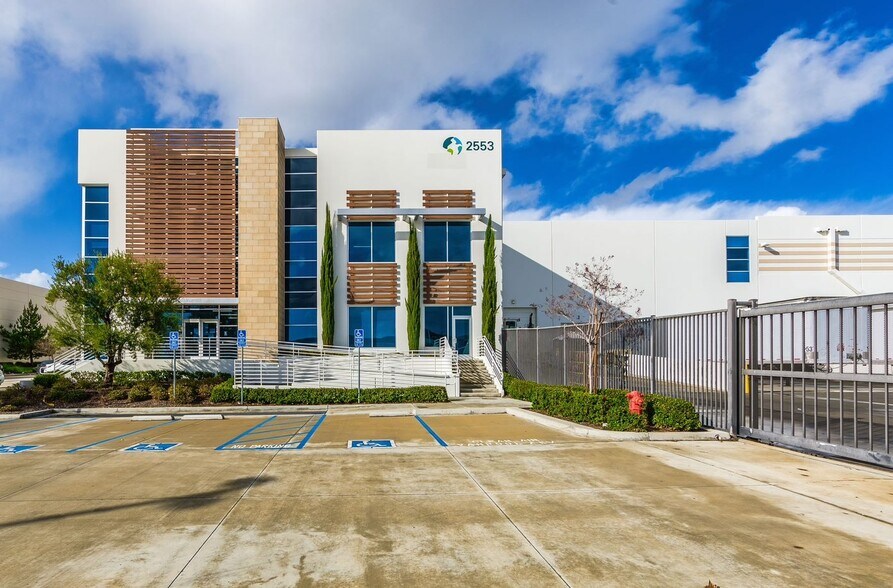 More Photos Of 2553 Sampson Ave, Corona Warehouse For Lease