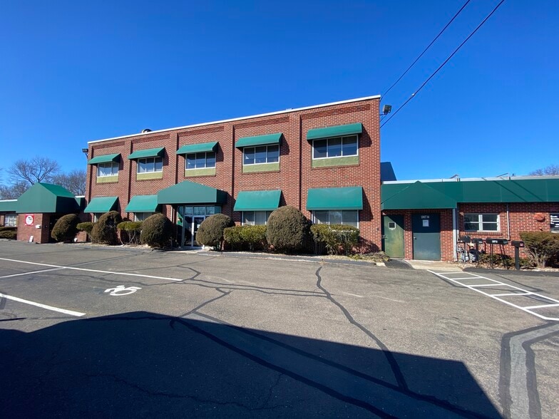 More Photos Of 123 Whiting St, Plainville Warehouse For Lease