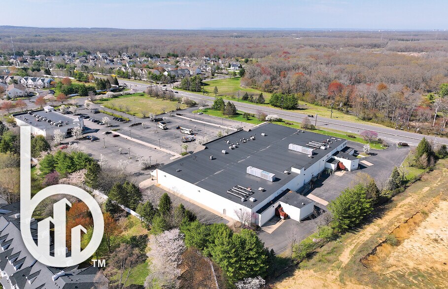 More Photos Of 24 Summerfield Blvd, Dayton Supermarket For Lease