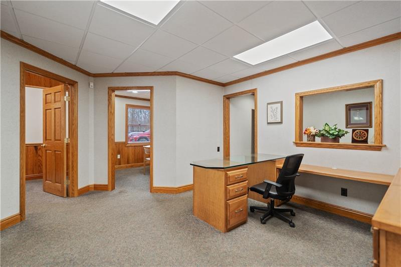 More Photos Of 114 Oil Ln, Hunker Office For Lease
