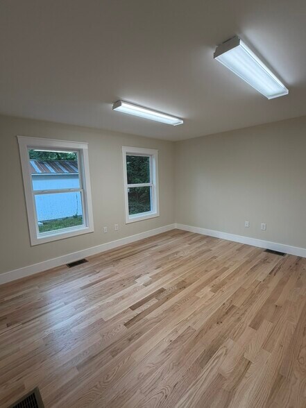 More Photos Of 84 E. Chatham St, Pittsboro Office For Lease