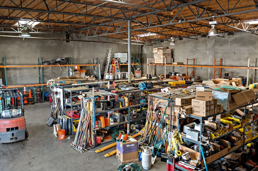 More Photos Of 18345 Pasadena St, Lake Elsinore Manufacturing For Lease