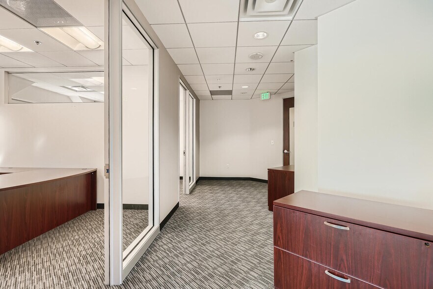 More Photos Of 1800 Glenarm Pl, Denver Office For Sale