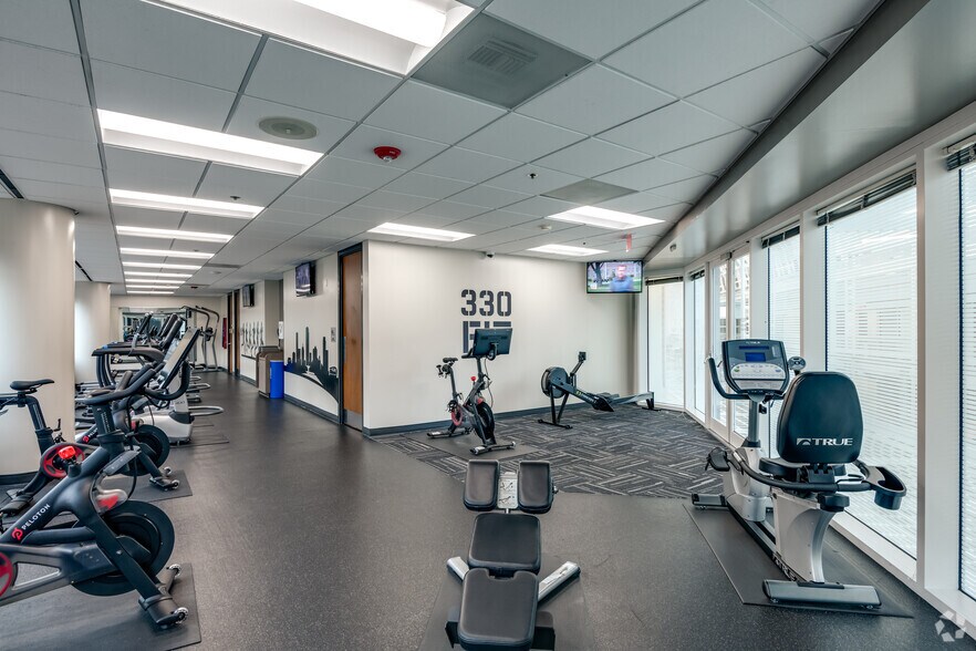 More Photos Of 330 E Kilbourn Ave, Milwaukee Office For Lease
