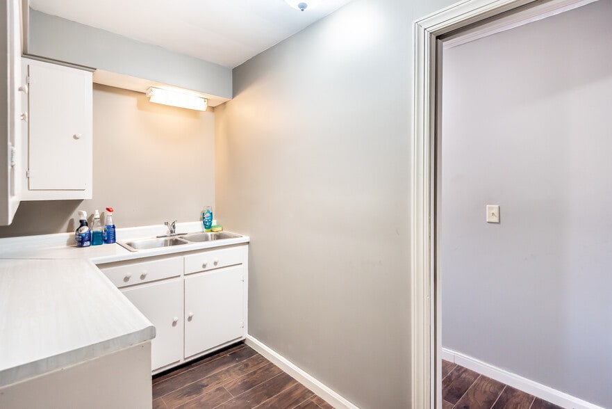 More Photos Of 3386 N State Route 123, Lebanon Office For Sale
