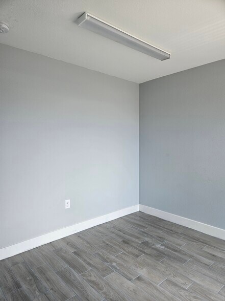 More Photos Of 3060 N Nellis Blvd, Las Vegas Service For Lease