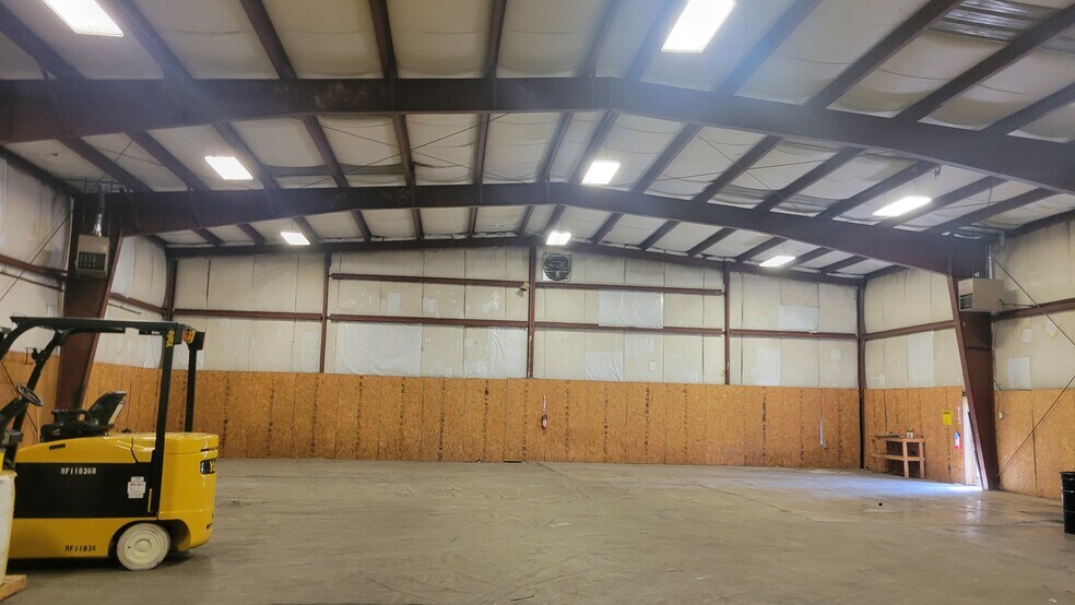 More Photos Of 4 Hadden Dr, Montgomery Warehouse For Lease