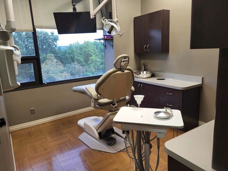 More Photos Of 1 Crosfield Ave, West Nyack Office For Lease