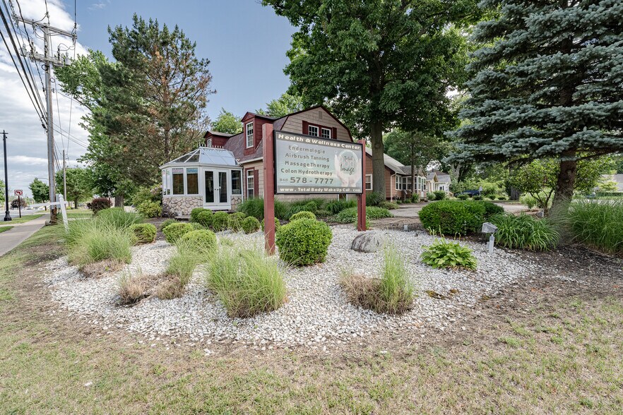 More Photos Of 7285 Center St, Mentor Office Residential For Sale