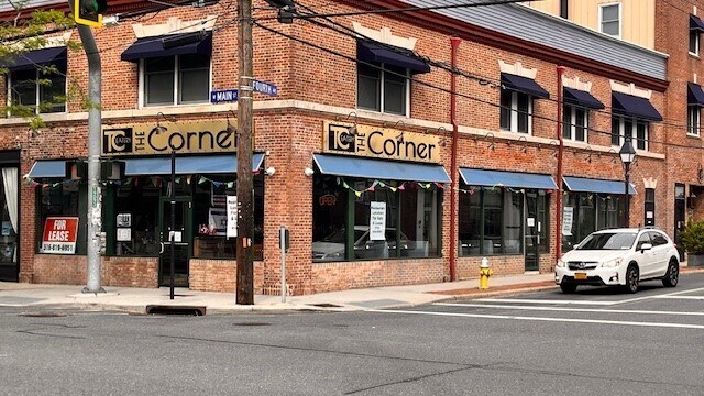 Primary Photo Of 1 W Main St, Bay Shore Storefront Retail Residential For Lease