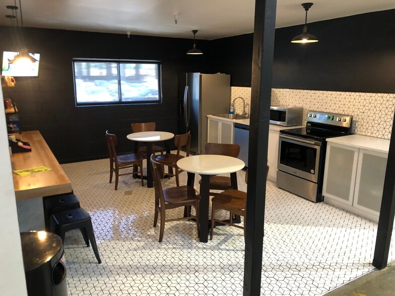 More Photos Of 2600 Cesar Chavez Blvd, Fresno Warehouse For Lease