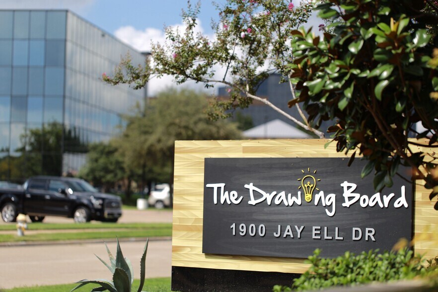 More Photos Of 1900 Jay Ell Dr, Richardson Flex For Lease