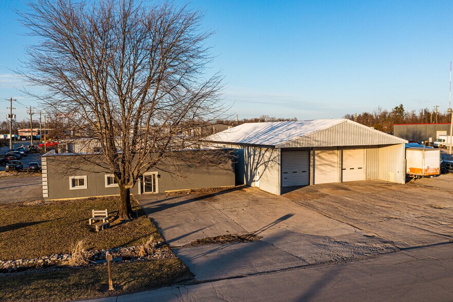 More Photos Of 1301 Fabricon Blvd, Jeffersonville Light Manufacturing For Lease