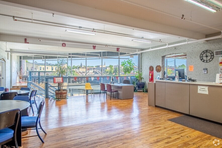 More Photos Of 218-326 Wisconsin Dr, Jefferson Office For Lease