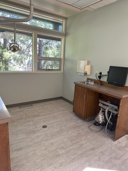 More Photos Of 3628 Meridian St, Bellingham Medical For Sale