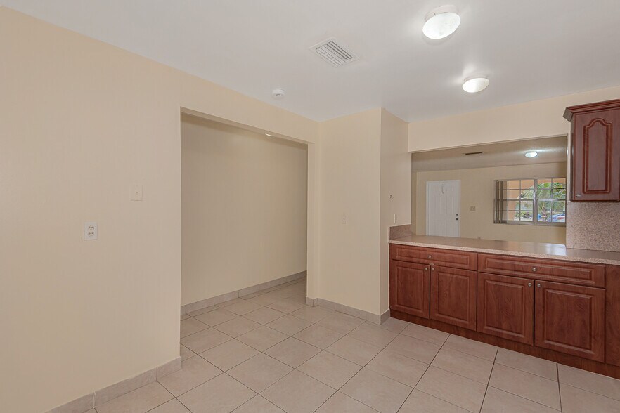 More Photos Of 4063-4065 SW 51st St, Fort Lauderdale Apartments For Sale