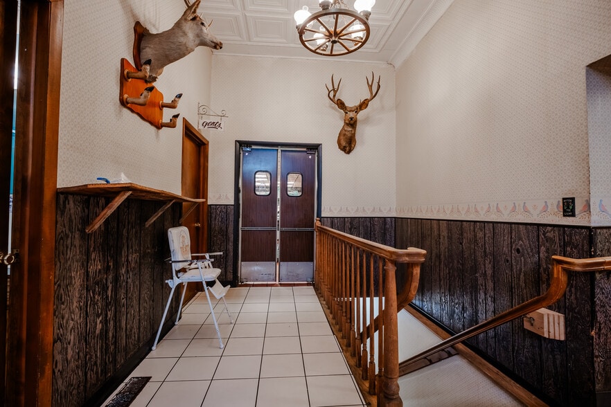 More Photos Of 176 N Market St, Shreve General Retail For Sale