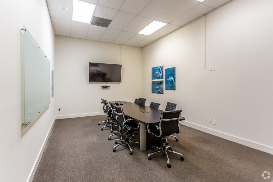 More Photos Of 304 Heritage Dr, Oxford General Retail For Sale