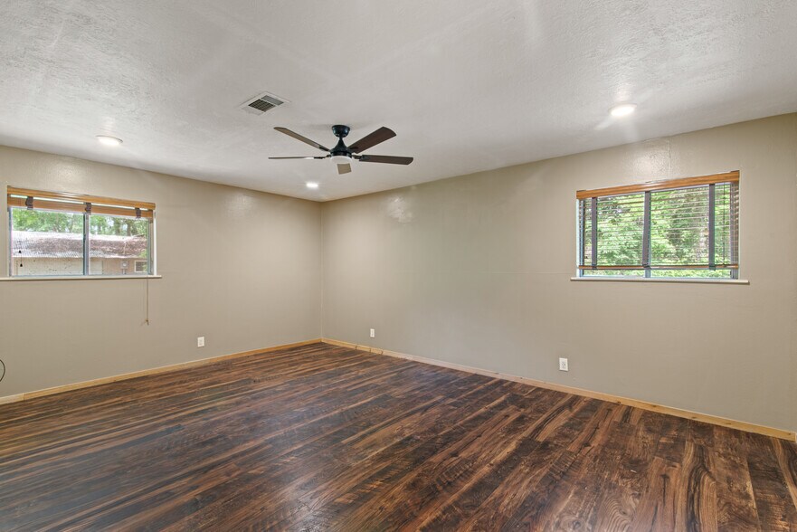 More Photos Of 18222 W FM 1097 Rd, Montgomery Flex For Lease