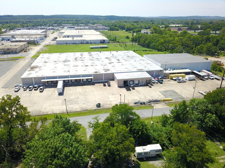 More Photos Of 2200 Commercial Ln, Little Rock Warehouse For Lease