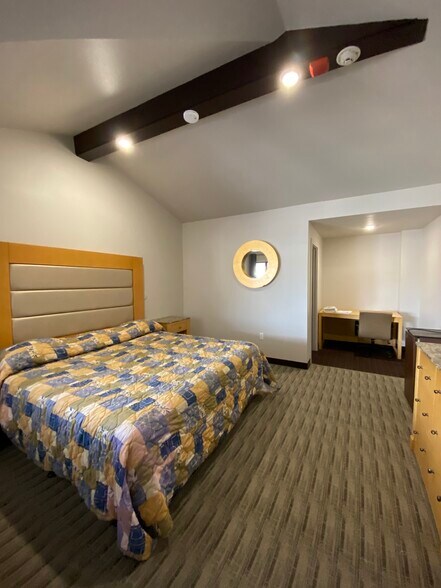 More Photos Of 126 John St, Salinas Hotel For Sale