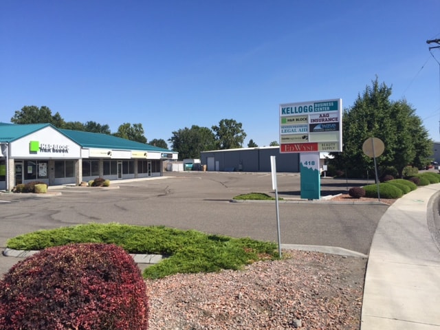 More Photos Of 418 N Kellogg St, Kennewick General Retail For Lease