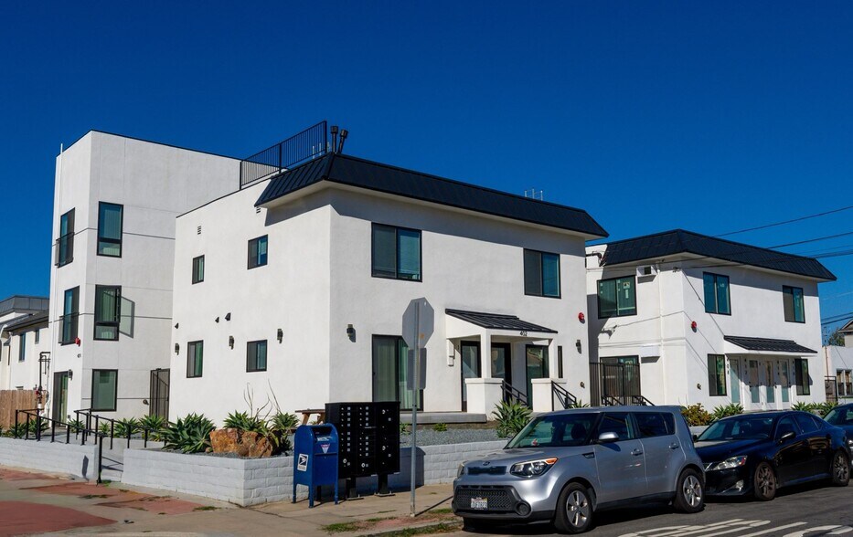 Primary Photo Of 402 Arbor Dr, San Diego Apartments For Sale