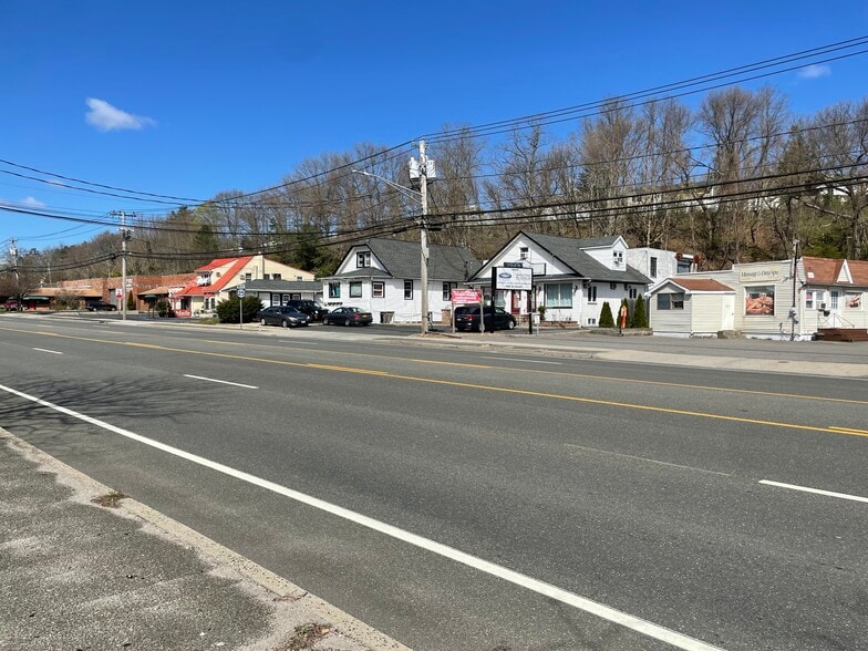 More Photos Of 1029 W Jericho Tpke, Smithtown Showroom For Sale