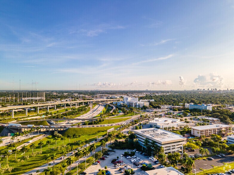 More Photos Of 290 NW 165th St, North Miami Beach Office For Lease