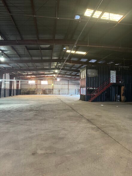 More Photos Of 521 N Bryan St, Houston Manufacturing For Lease