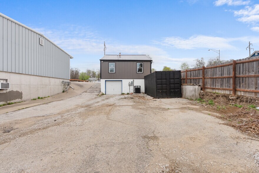 More Photos Of 705 E 23rd St S, Independence Office For Sale