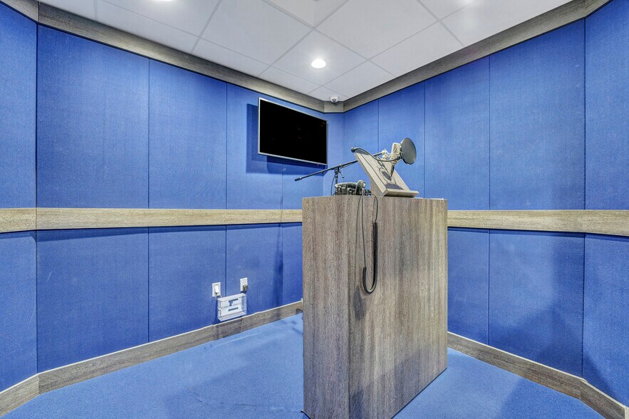 More Photos Of 5465 NW 36th St, Miami Springs Office For Lease