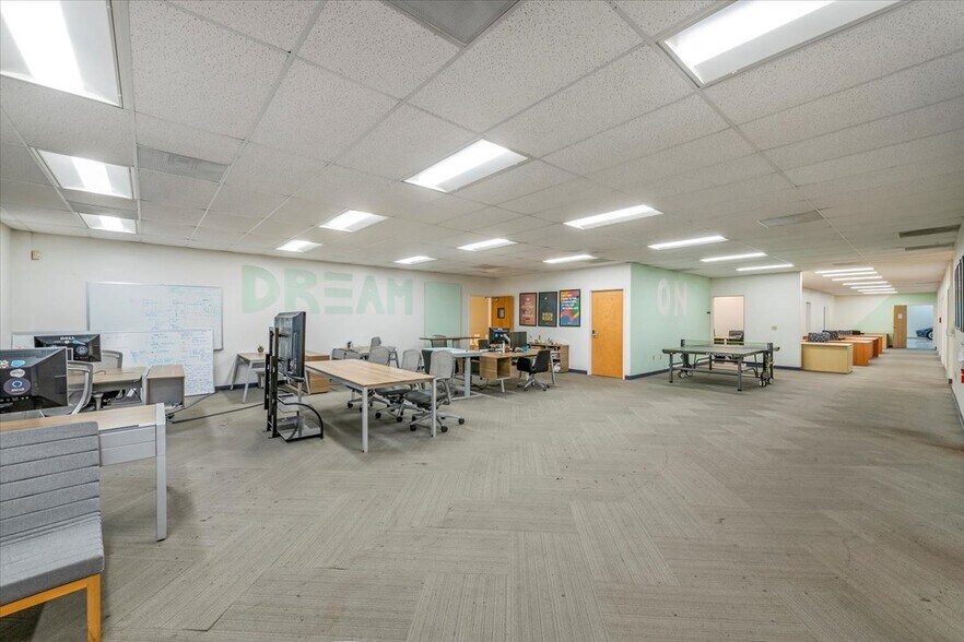 More Photos Of 1290 Reamwood Ave, Sunnyvale Research And Development For Lease