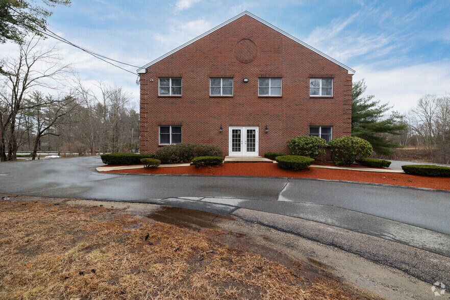 More Photos Of 5 Buttrick Rd, Londonderry Office For Lease