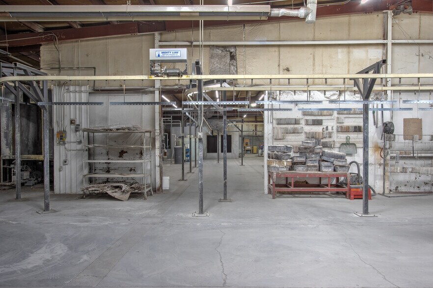 More Photos Of 106 Dunn Ave N, Hinckley Industrial For Lease