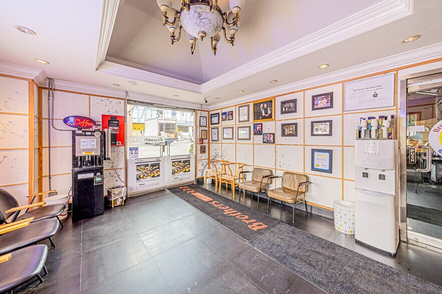 More Photos Of 3680 W 6th St, Los Angeles Restaurant For Sale