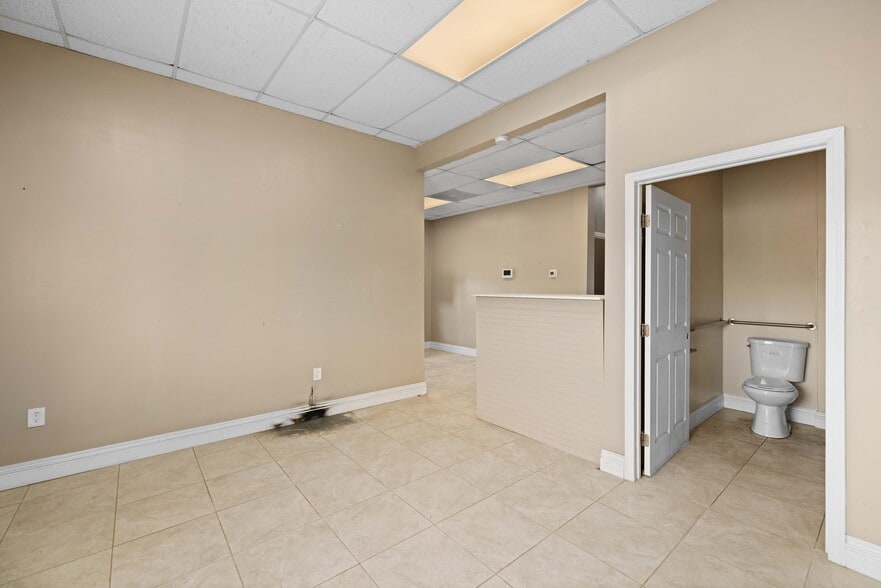 More Photos Of 307 W Avenue I, Lancaster Service For Sale